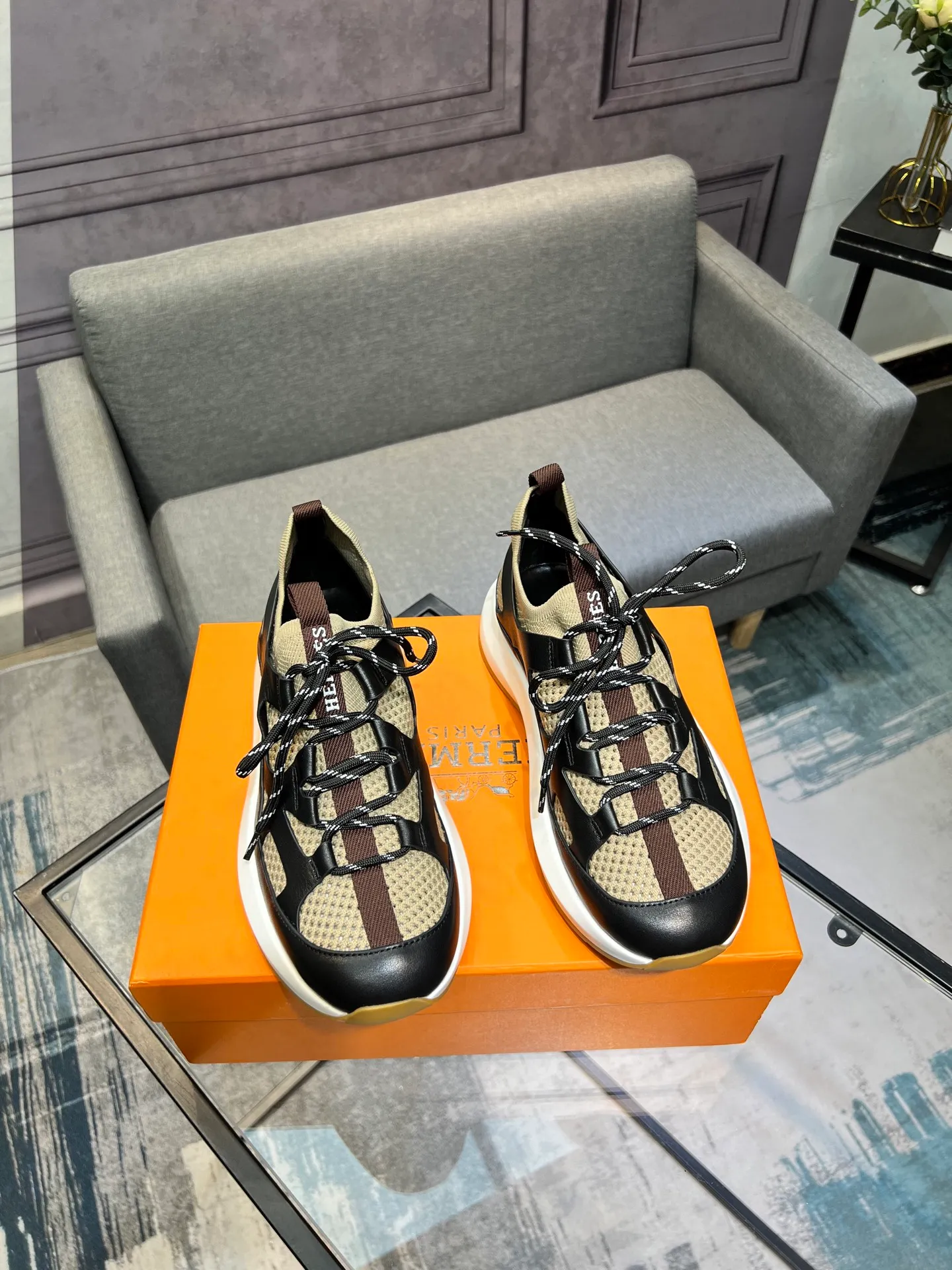 💰¥720 HERMES Men’s rest sneakers! -High-end quality original casual sports shoes -Upper: high nappa calfskin, forging technology, knitted fabric, shoe brand webbing, injection molded brand logo -Inner: foot pad; water-dyed cowhide -Outsole: ultra-light TPU·rubber; two-color molded outsole -Ultra-high quality control·fine workmanship: highlighted (high-end·luxury·grade) Size: 38-44 (45 46 customized)